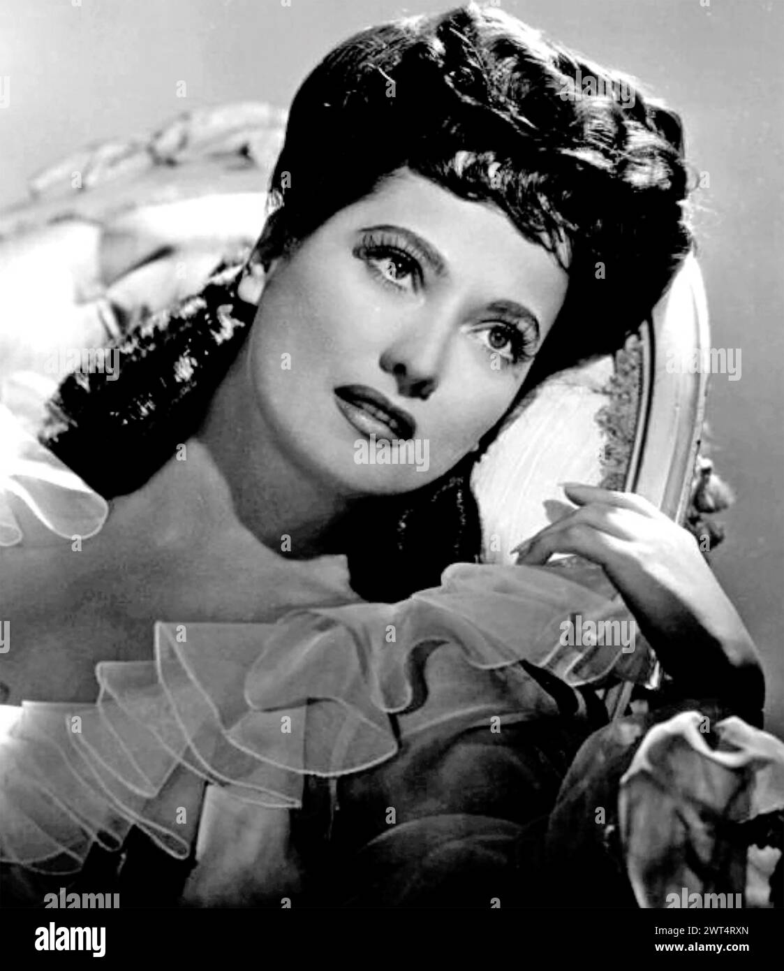 MERLE OBERON (1911-1979) British film actress in 1943 Stock Photo