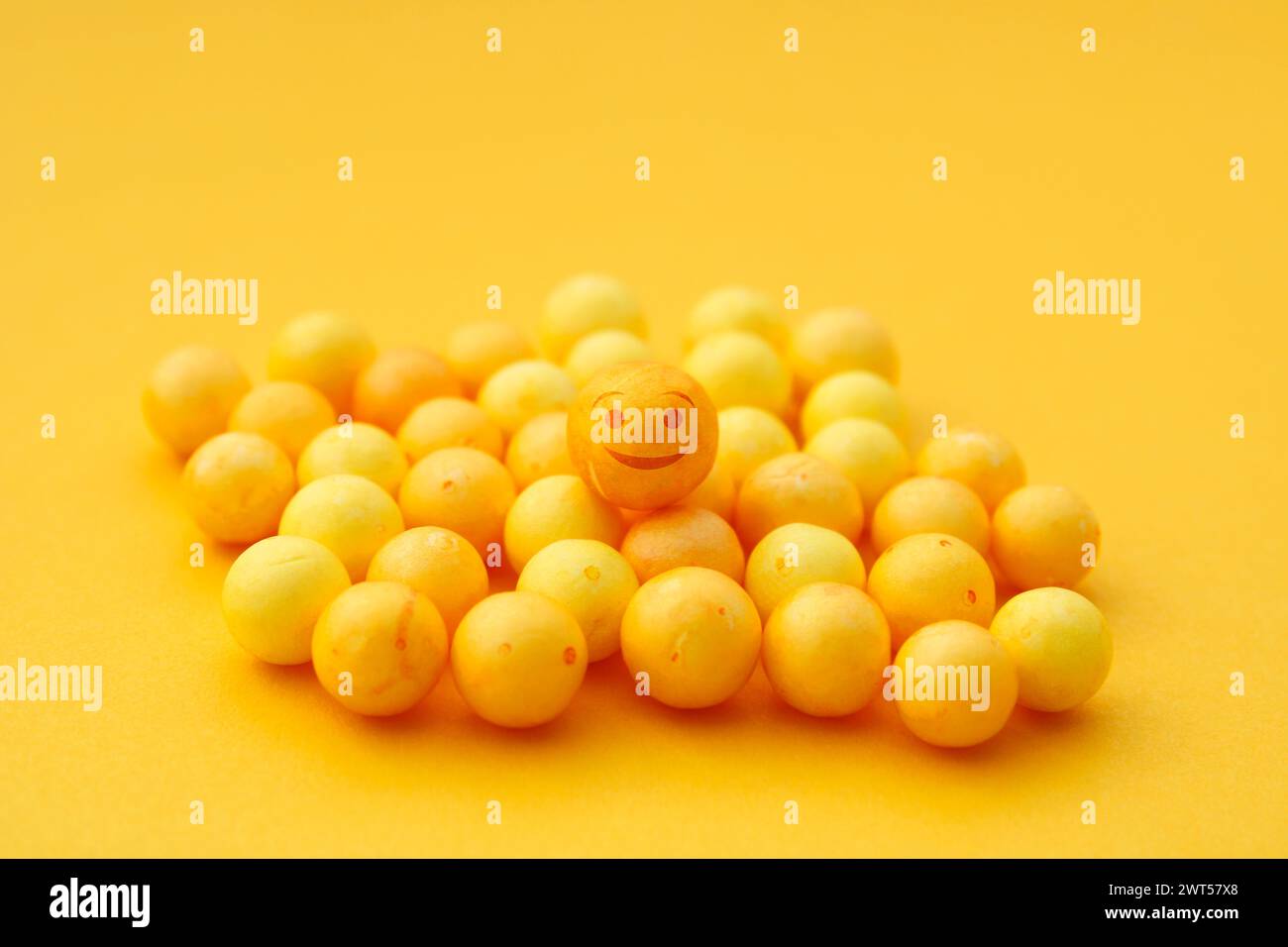 Yellow sphere hi-res stock photography and images - Alamy
