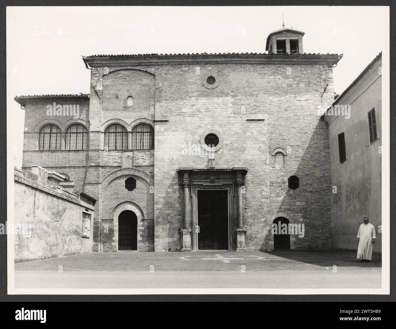 Umbria Perugia Foligno S. Maria in Campis. Hutzel, Max 1960-1990 Post-medieval: 15th century architecture (begun 1452) German-born photographer and scholar Max Hutzel (1911-1988) photographed in Italy from the early 1960s until his death. The result of this project, referred to by Hutzel as Foto Arte Minore, is thorough documentation of art historical development in Italy up to the 18th century, including objects of the Etruscans and the Romans, as well as early Medieval, Romanesque, Gothic, Renaissance and Baroque monuments. Images are organized by geographic region in Italy, then by province Stock Photo