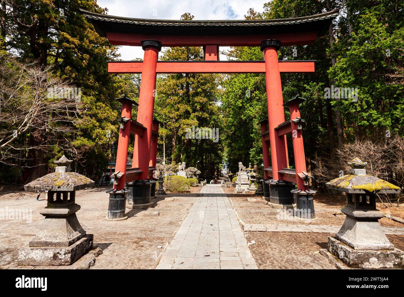 Torii gate fuji hi-res stock photography and images - Alamy