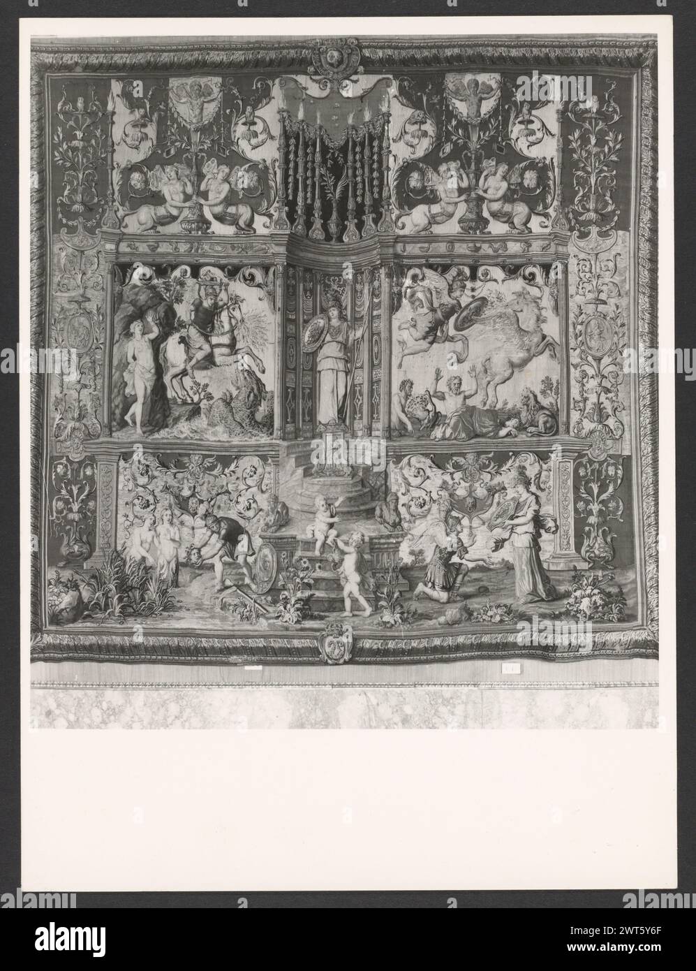 Interior with medieval furniture hi-res stock photography and images - Alamy, image size:997x1390