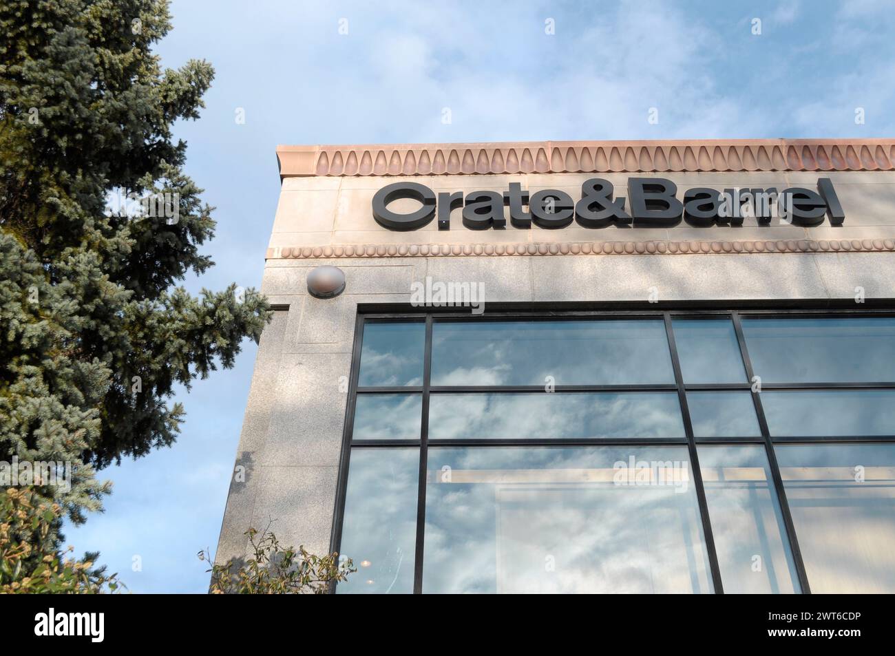 New York, United States. 15th Mar, 2024. A Crate & Barrel store is seen