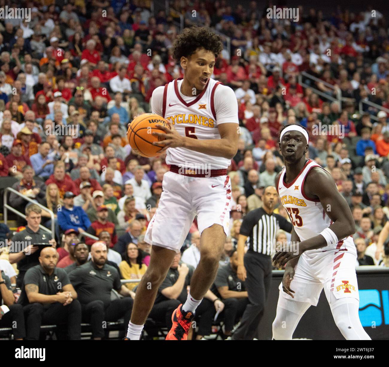 Kansas City, Missouri, USA. 14th Mar, 2024. ISU (5) G Curtis Jones ...
