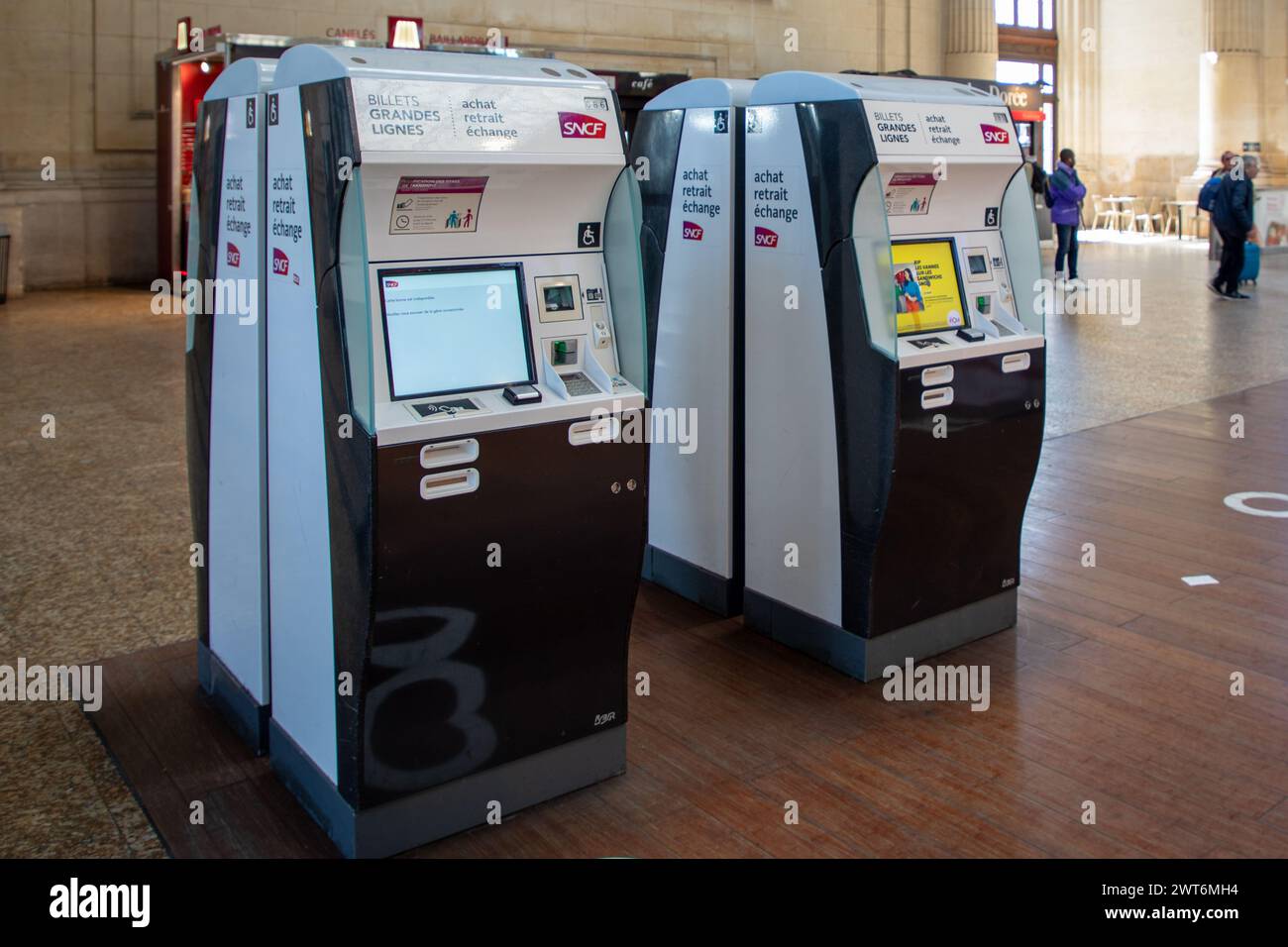 Bordeaux , France 03 12 2024 sncf machine to purchase withdrawal