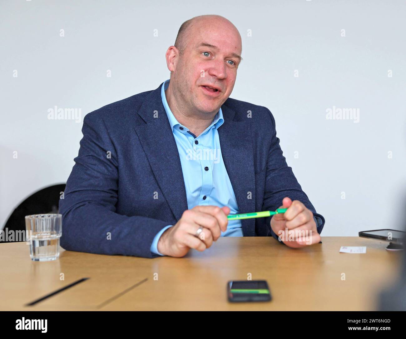 Neuer jung hi-res stock photography and images - Alamy