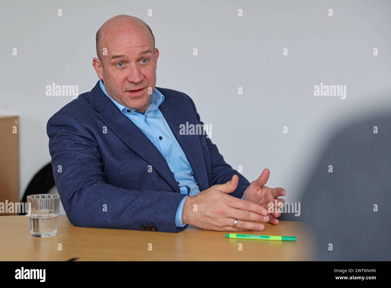 Neuer jung hi-res stock photography and images - Alamy