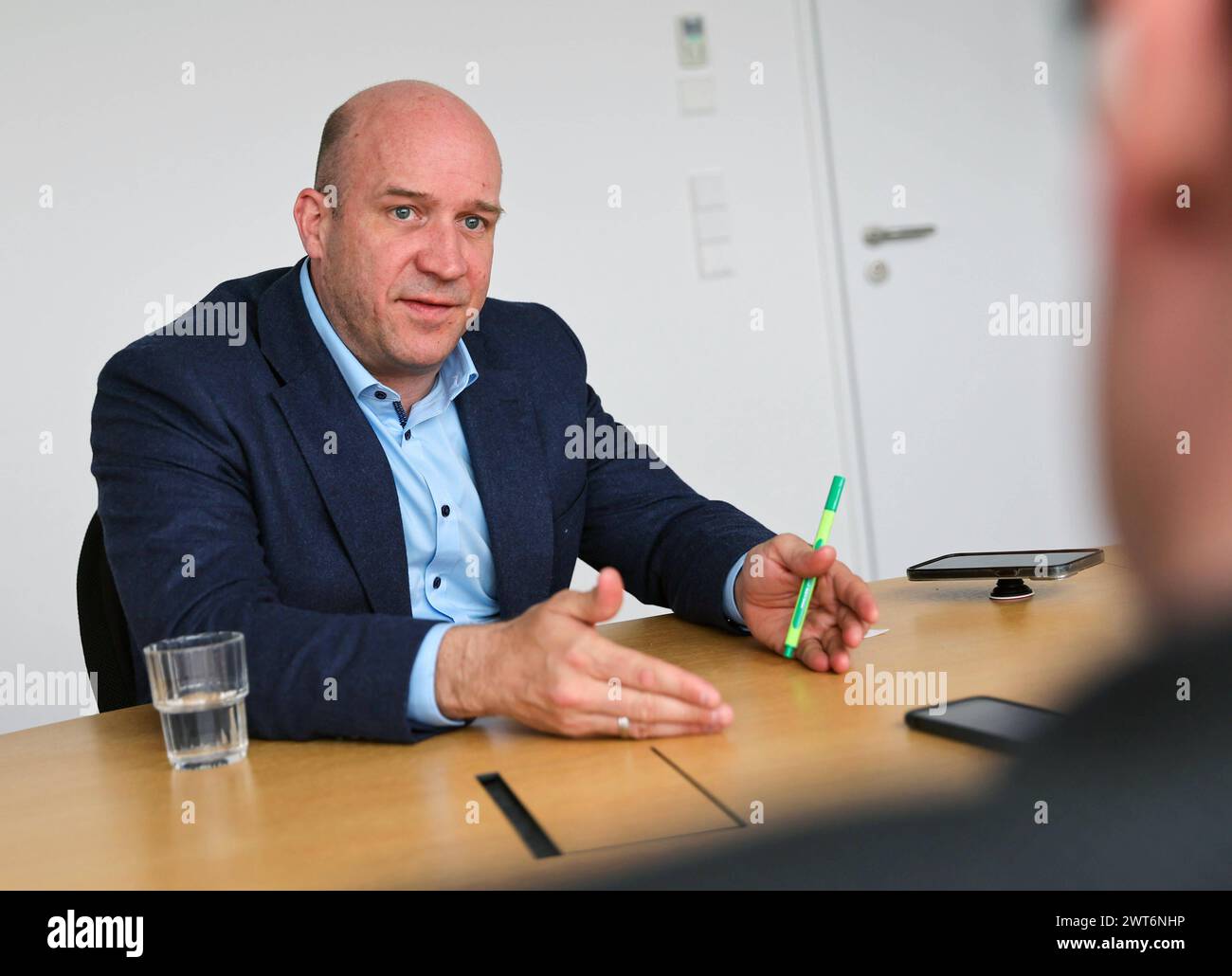 Neuer jung hi-res stock photography and images - Alamy