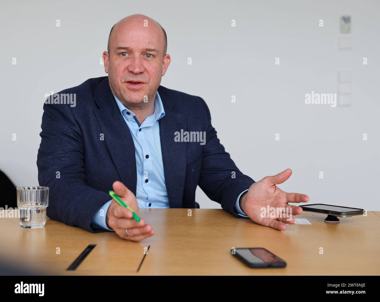 Neuer jung hi-res stock photography and images - Alamy