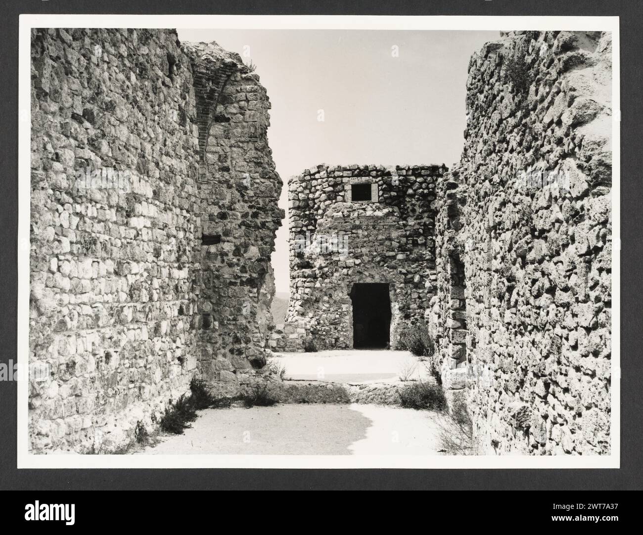 Lazio Frosinone Roccasecca Castello. Hutzel, Max 1960-1990 Medieval: Architecture. Some walls and towers remain of this building in the medieval quarter. Most of the structure was destroyed in WWI. German-born photographer and scholar Max Hutzel (1911-1988) photographed in Italy from the early 1960s until his death. The result of this project, referred to by Hutzel as Foto Arte Minore, is thorough documentation of art historical development in Italy up to the 18th century, including objects of the Etruscans and the Romans, as well as early Medieval, Romanesque, Gothic, Renaissance and Baroque Stock Photo