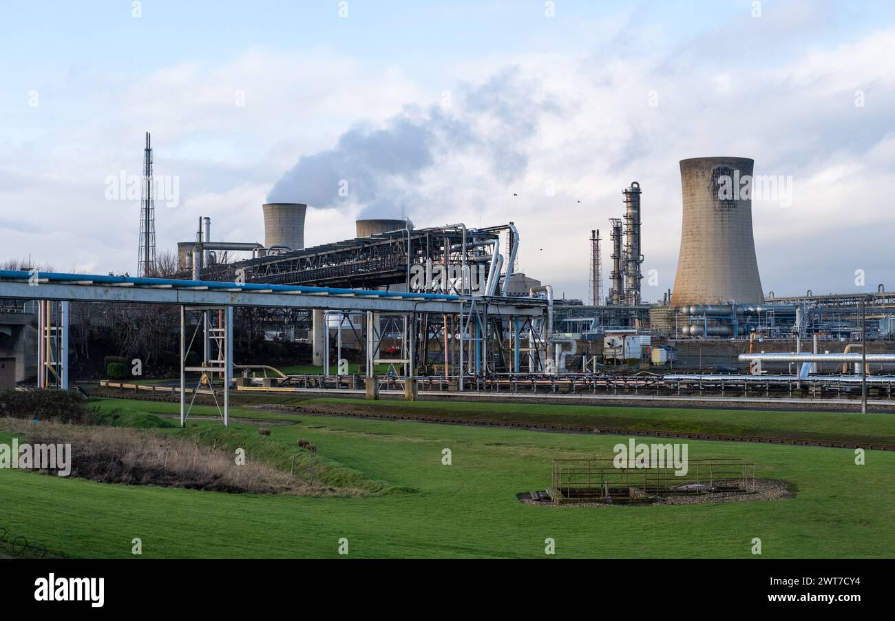 Oil refinery pipes and cooling towers in Stockton-On-Tees, Teesside. Industrial landscape in the North East of England, UK. Stock Photo