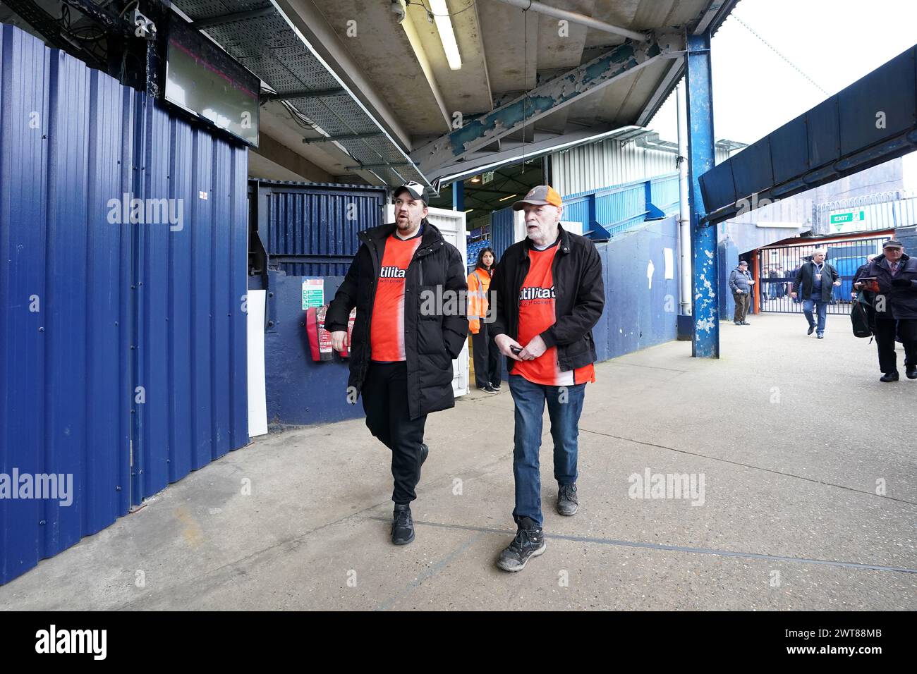 Lutton Fans Kenilworth road stadium fans hi-res stock photography and images - Alamy