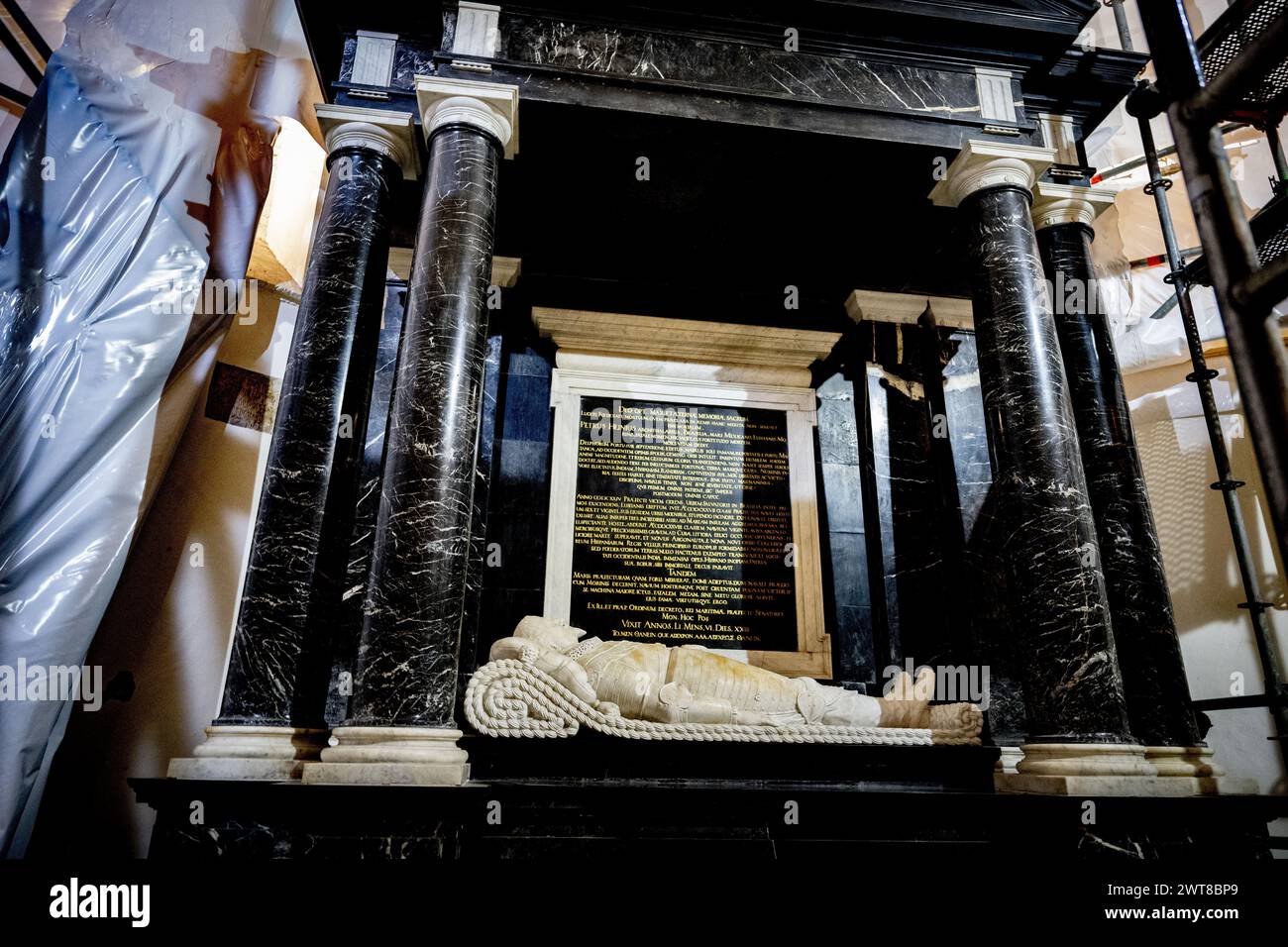 DELFT - The restoration of the grave monument of seafarer Piet Hein (1577-1629) in the Oude Kerk. Salt has soaked into the natural stone monument, discoloring the stone. There are also cracks in it. ANP ROBIN UTRECHT netherlands out - belgium out Credit: ANP/Alamy Live News Stock Photo