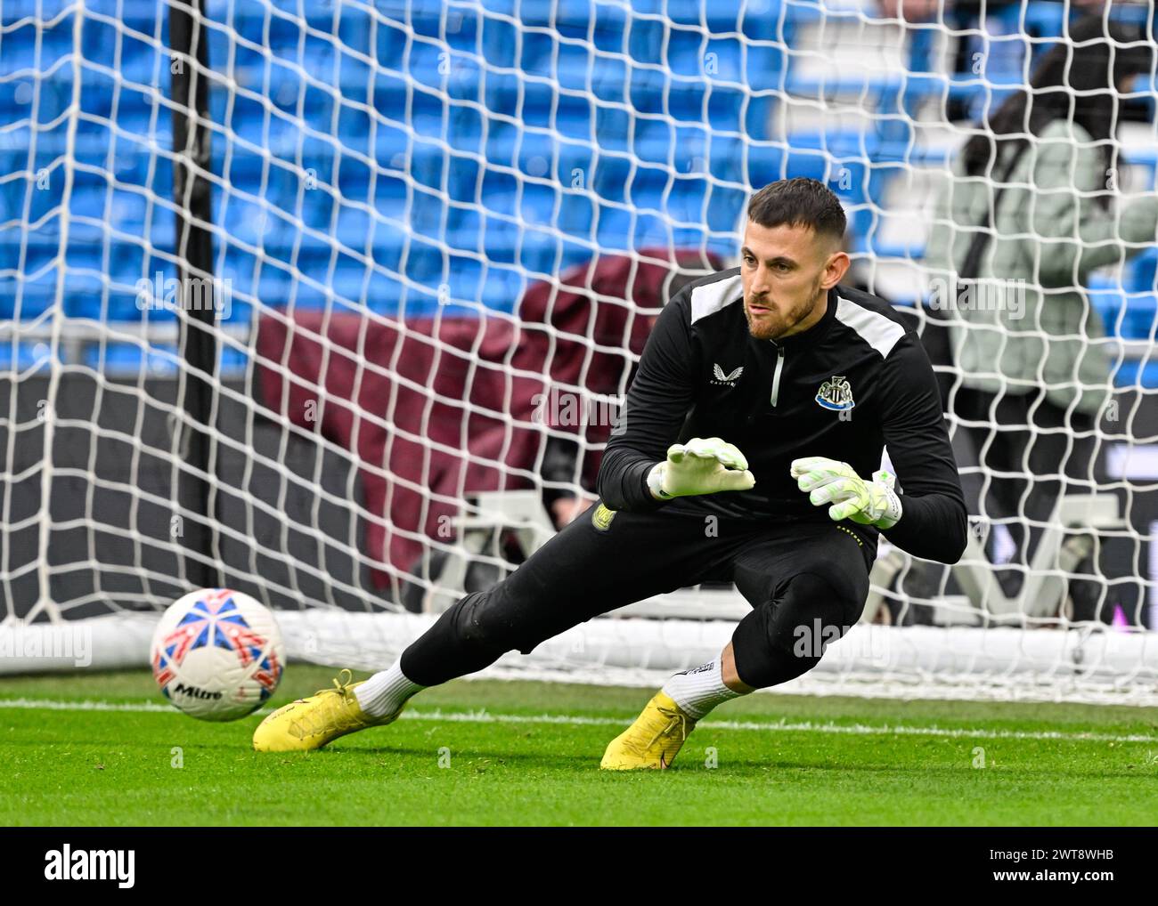 Martin Dúbravka of Newcastle United warms up ahead of the match, during