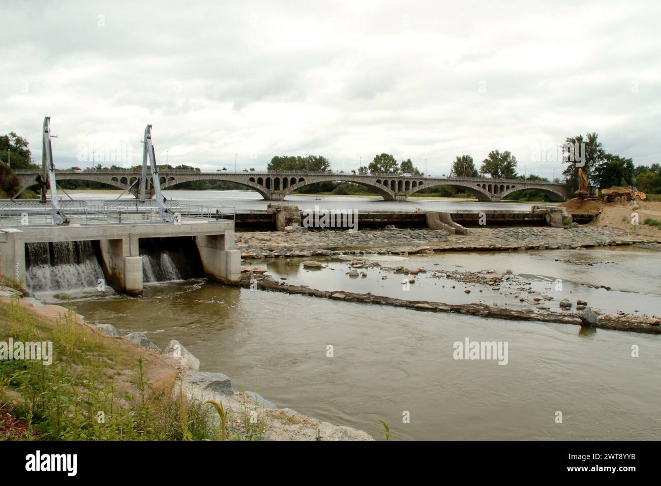 ★ Auvergne Rhône Alpes Forez (42) ★ Les travaux de rénovation du barrage de Feurs sur la Loire ★ centrale hydroélectrique ★ Stock Photo