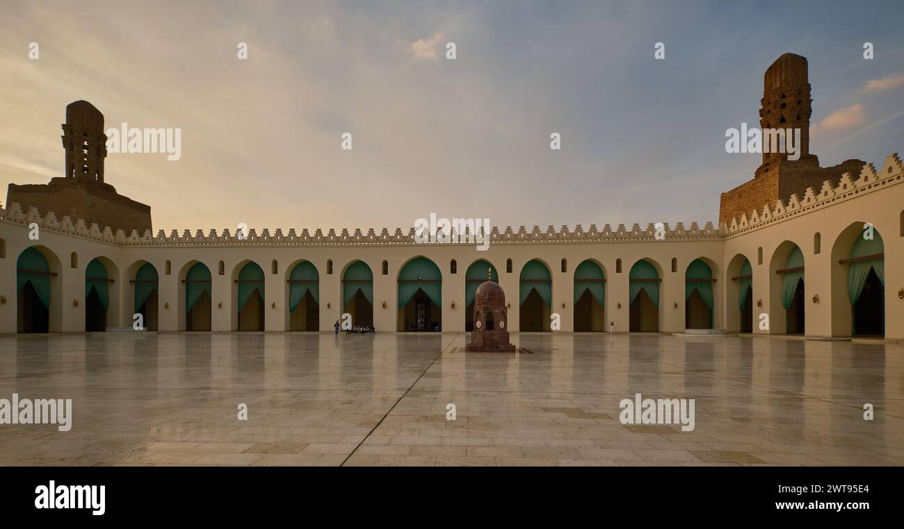 The al-Hakim Mosque, al-Anwar, is a historic mosque in Cairo, Egypt named after Al-Hakim bi-Amr Allah, the sixth Fatimid caliph and 16th Ismaili Imam. Stock Photo