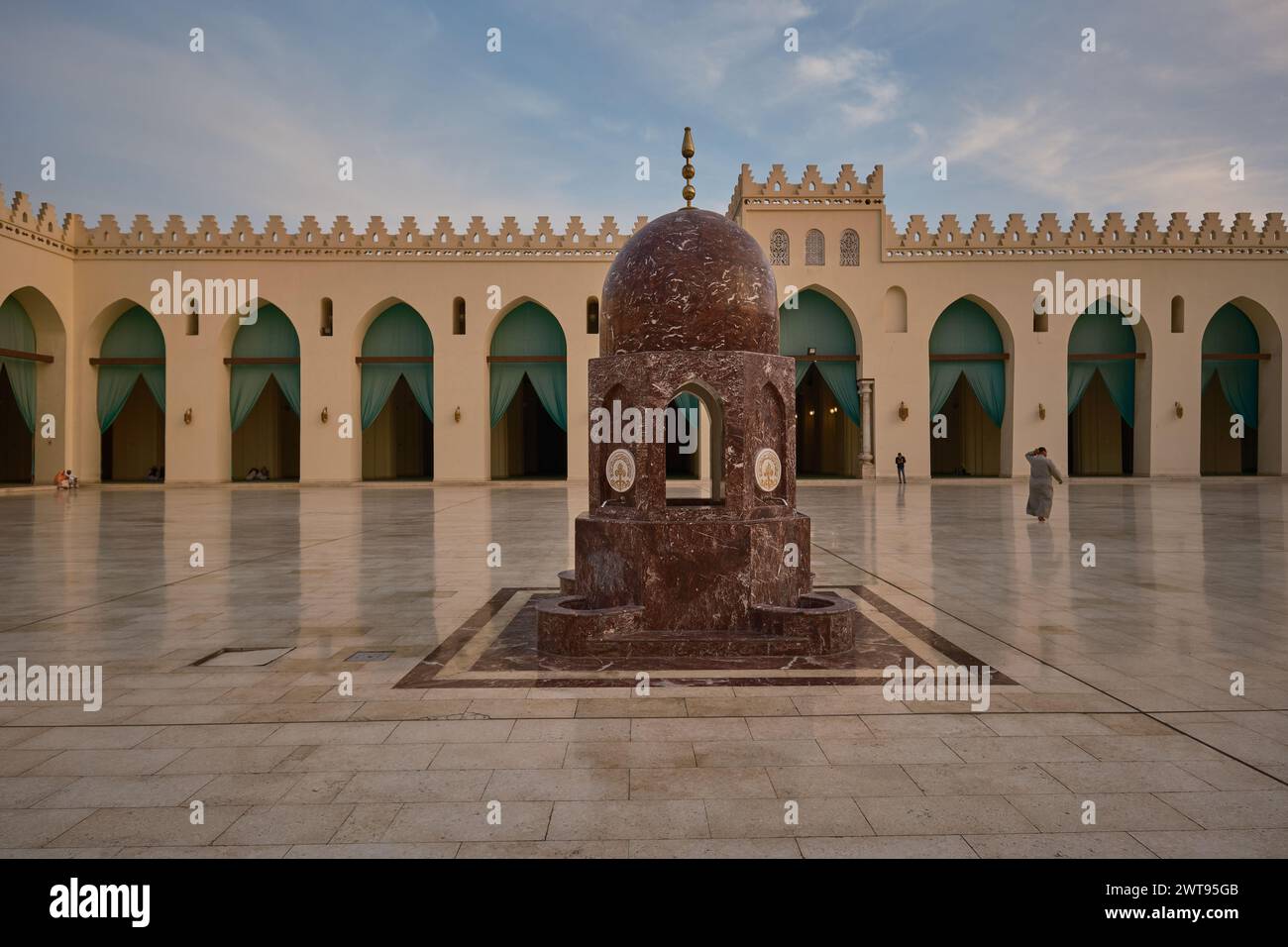The al-Hakim Mosque, al-Anwar, is a historic mosque in Cairo, Egypt named after Al-Hakim bi-Amr Allah, the sixth Fatimid caliph and 16th Ismaili Imam. Stock Photo
