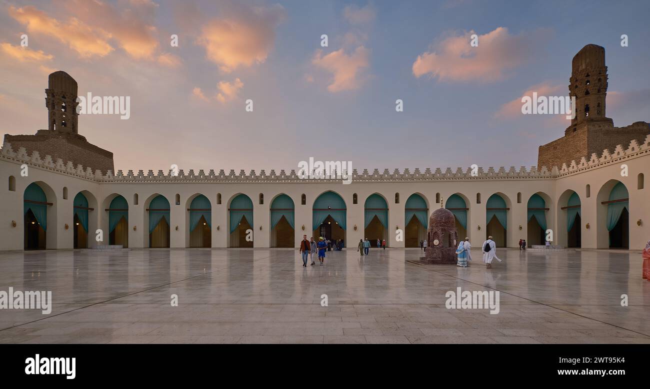 The al-Hakim Mosque, al-Anwar, is a historic mosque in Cairo, Egypt named after Al-Hakim bi-Amr Allah, the sixth Fatimid caliph and 16th Ismaili Imam. Stock Photo