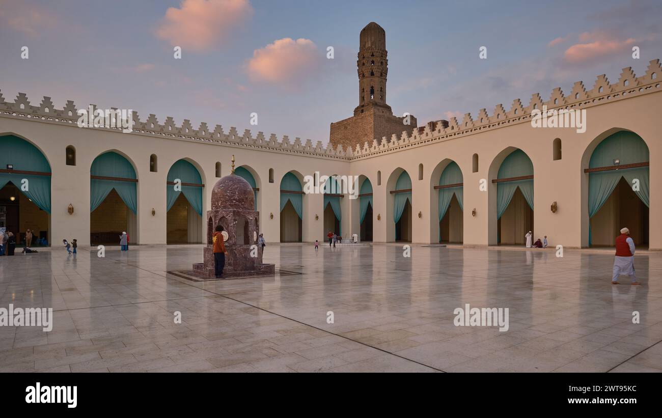 The al-Hakim Mosque, al-Anwar, is a historic mosque in Cairo, Egypt named after Al-Hakim bi-Amr Allah, the sixth Fatimid caliph and 16th Ismaili Imam. Stock Photo