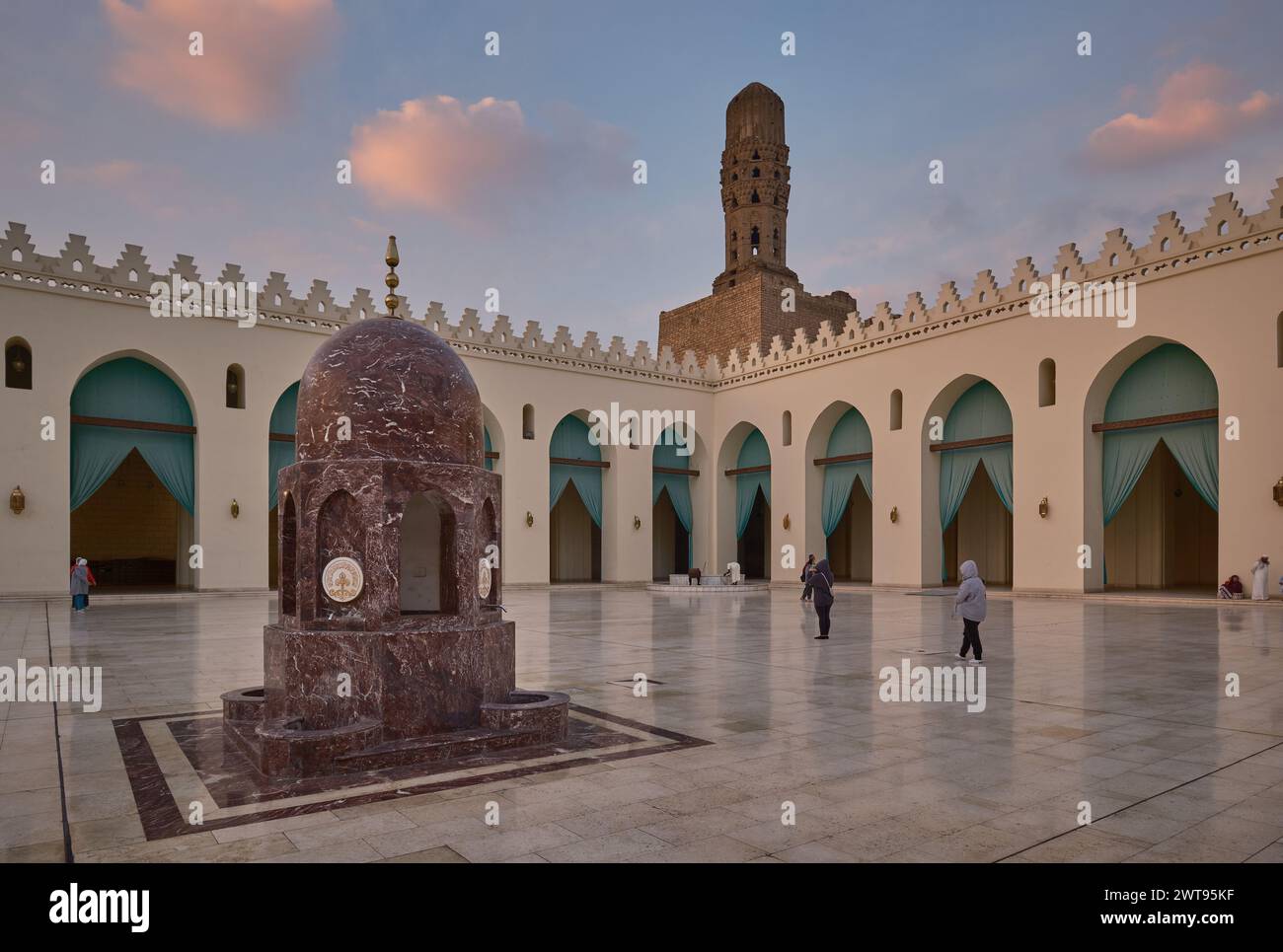 The al-Hakim Mosque, al-Anwar, is a historic mosque in Cairo, Egypt named after Al-Hakim bi-Amr Allah, the sixth Fatimid caliph and 16th Ismaili Imam. Stock Photo