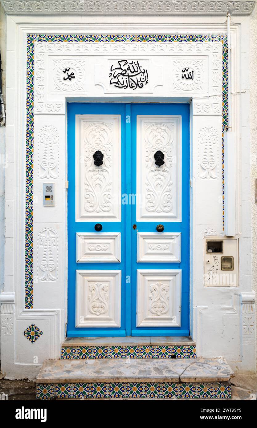 A traditional Arabic house with a decorated blue and white door in the ancient medina of Mahdia in Tunisia Stock Photo