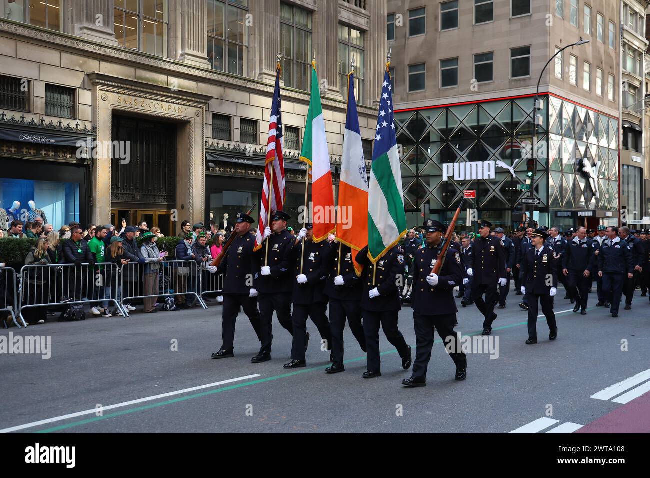 The New York City Police Department Emerald Society Band march in the ...