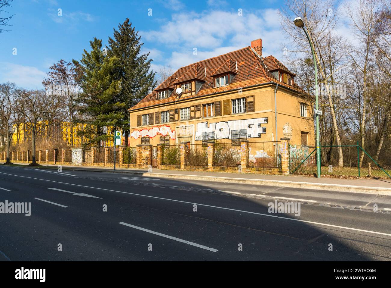 This listed villa is to be integrated into a major architectural project based on designs by Daniel Libeskind. Potsdam, Brandenburg, Brandenburg, Germany Stock Photo