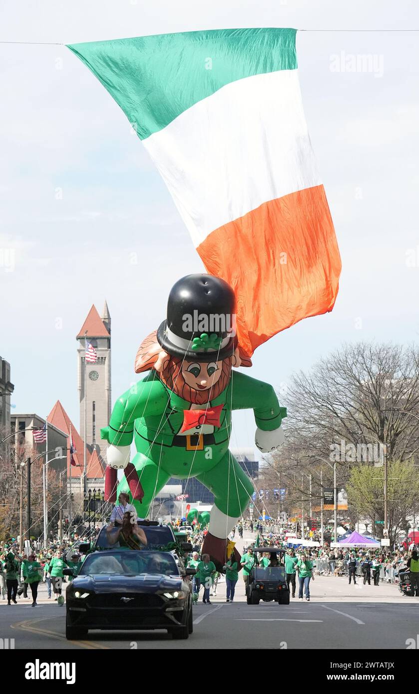 St. Louis, United States. 16th Mar, 2025. A large leprechaun balloon