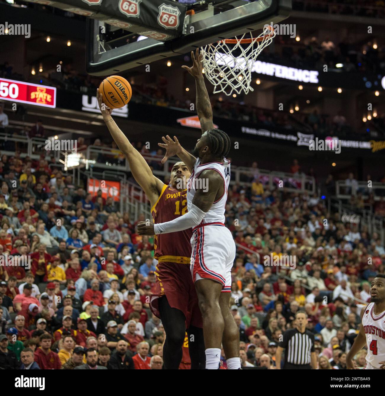 Kansas City, Missouri, USA. 16th Mar, 2024. ISU (12) F Robert Jones shoots a layup over Houston (1) G Jamal Shead in the second half.2024 Phillips 66 Big 12 Men's Basketball Championship game. (Credit Image: © James Leyva/ZUMA Press Wire) EDITORIAL USAGE ONLY! Not for Commercial USAGE! Stock Photo