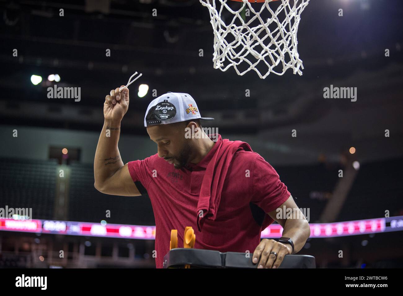 Kansas City, Missouri, USA. 16th Mar, 2024. Iowa State Cyclone staff cuts down the other net on the other side of the court at T-Mobile Center.2024 Phillips 66 Big 12 Men's Basketball Championship game. (Credit Image: © James Leyva/ZUMA Press Wire) EDITORIAL USAGE ONLY! Not for Commercial USAGE! Stock Photo
