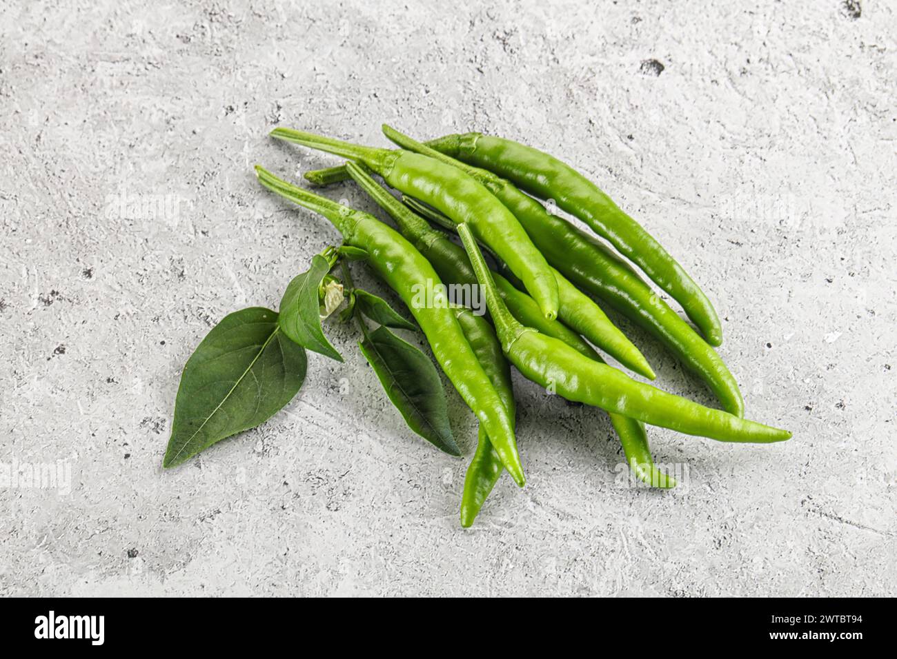 Spicy green chili pepper seasoning heap Stock Photo - Alamy
