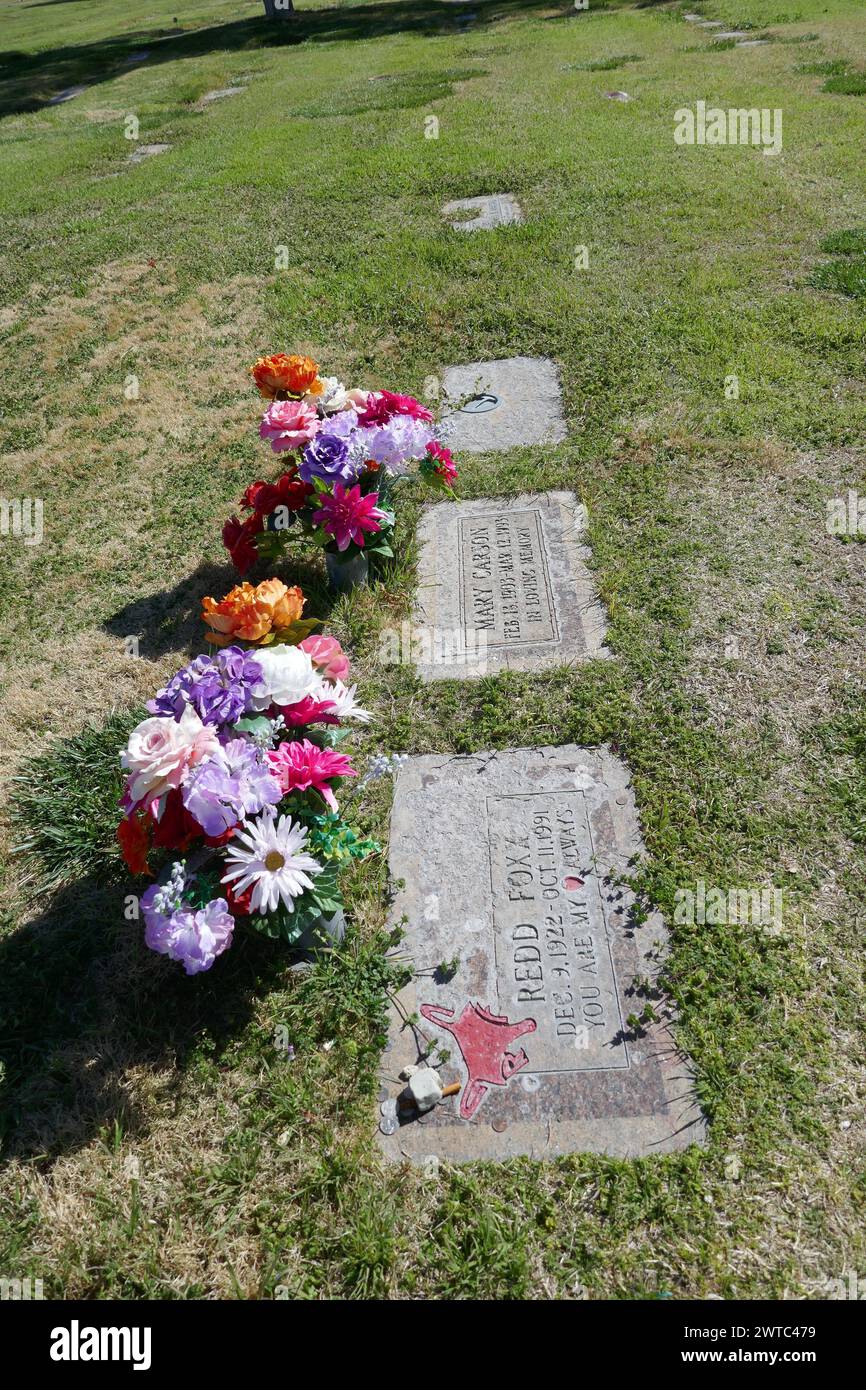 Las Vegas, Nevada, USA 8th March 2024 Actor Redd Foxx Grave and mother Mary Carson Grave in Devotion Section at Palm Memorial Park on March 8, 2024 in Las Vegas, Nevada, USA. Photo by Barry King/Alamy Stock Photo Stock Photo