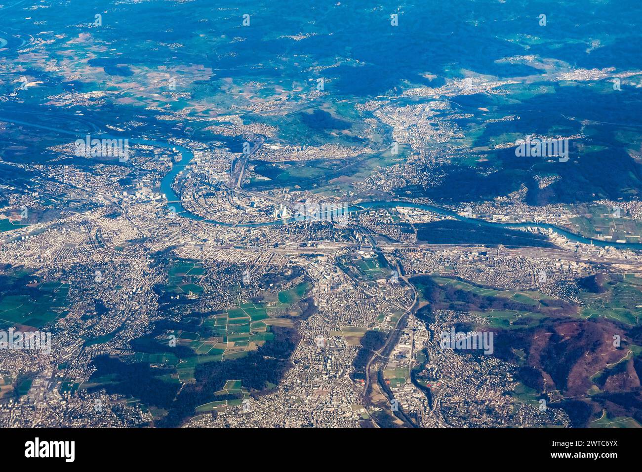 Luftaufnahme, Dreilaendereck Deutschland, Schweiz, Frankreich, Europa, Symbolbild, Basel, Weil am Rhein, Loerrach, Grenzach-Wylen, Birsfelden, Muenchenstein, Muttenz, Huningue Basel Luftaufnahme Schweiz *** Aerial view, tri-border region Germany, Switzerland, France, Europe, symbolic image, Basel, Weil am Rhein, Loerrach, Grenzach Wylen, Birsfelden, Muenchenstein, Muttenz, Huningue Basel aerial view Switzerland Copyright: xGrantxHubbsx Stock Photo