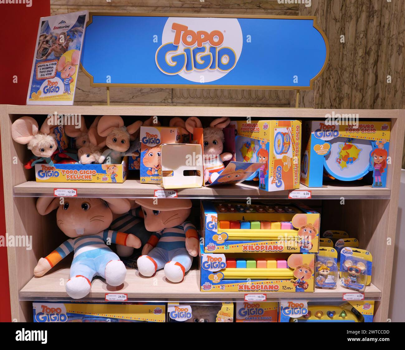 TOPO GIGIO GAME BOXES ON DISPLAY INSIDE THE HAMLEYS TOY STORE Stock Photo