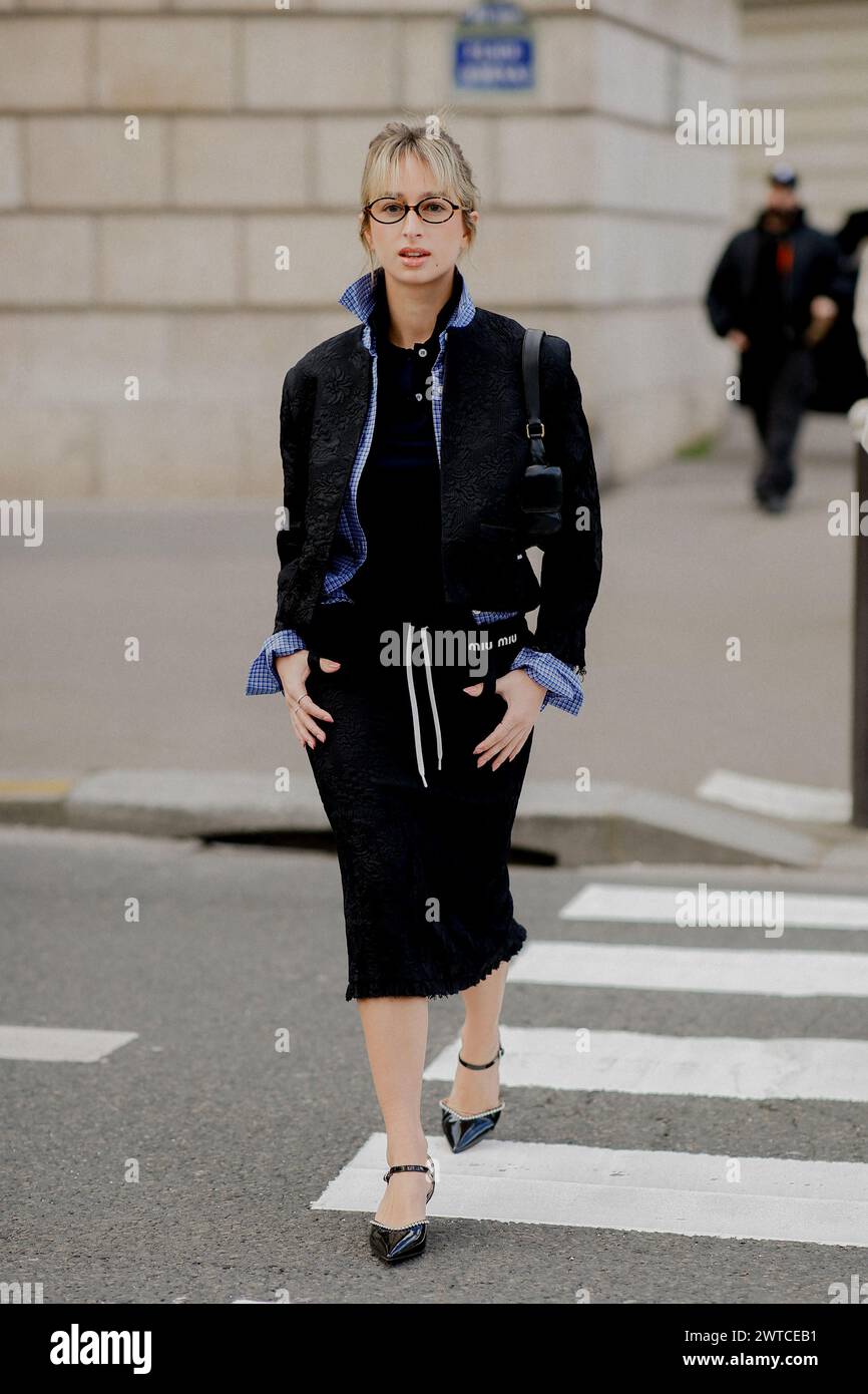 Street style, Izzi Poopi arriving at Miu Miu Fall-Winter 2024-2025 show ...
