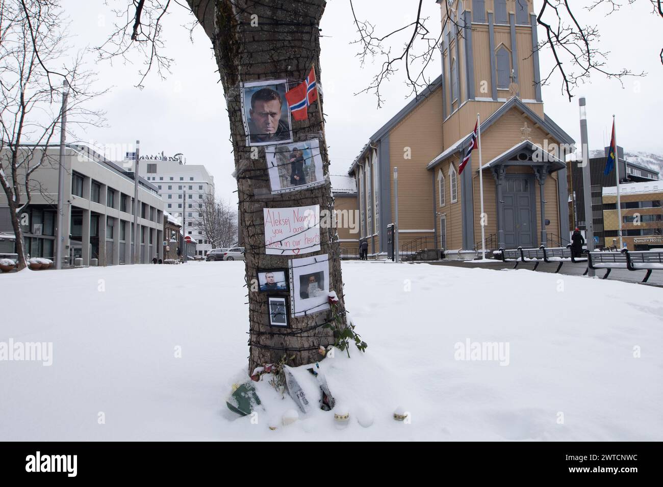 March 17, 2024: Tromso, Norway. Altar in the streets of Tromso in memory of the Russian lawyer and politician Aleksei Navalny, who was the leader of the opposition against Vladimir Putin. (Credit Image: © Cristian Leyva/ZUMA Press Wire) EDITORIAL USAGE ONLY! Not for Commercial USAGE! Stock Photo