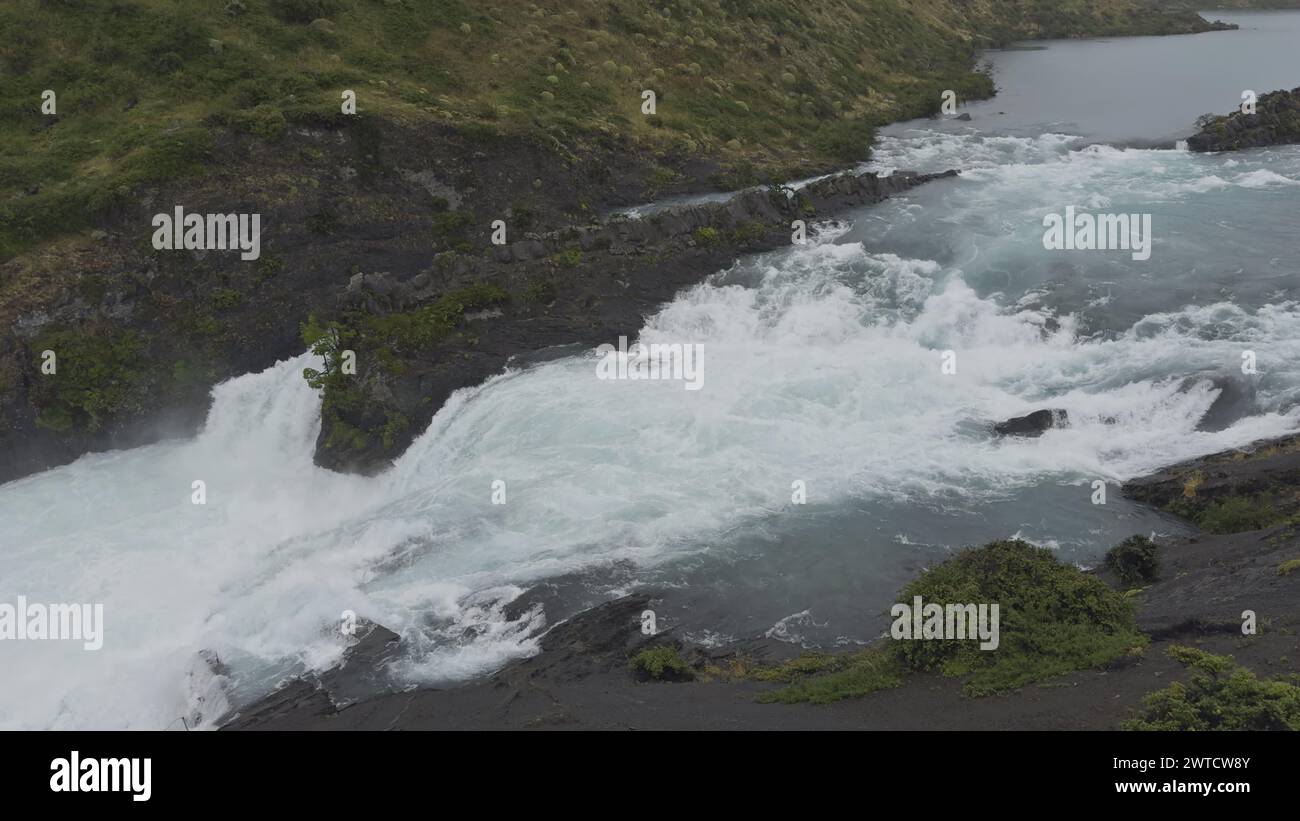 Slow motion capture waterfall hi-res stock photography and images - Alamy
