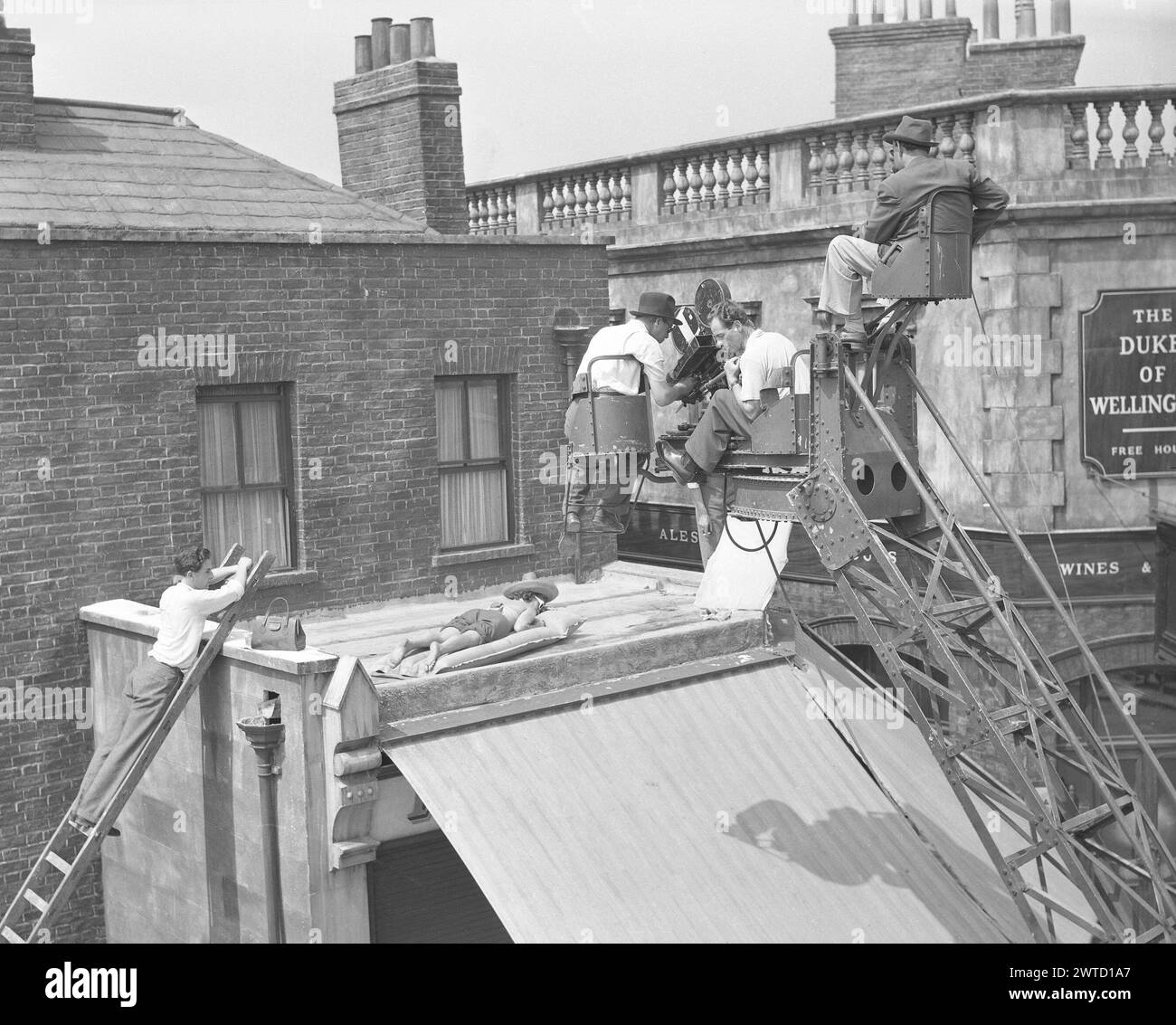 Filming the opening sequence with JANE HYLTON for the EALING comedy PASSPORT TO PIMLICO 1949 on location in a large bombsite in Lambeth Director HENRY CORNELIUS  Screenplay T.E.B. CLARKE Music GEORGES AURIC Ealing Studios Stock Photo
