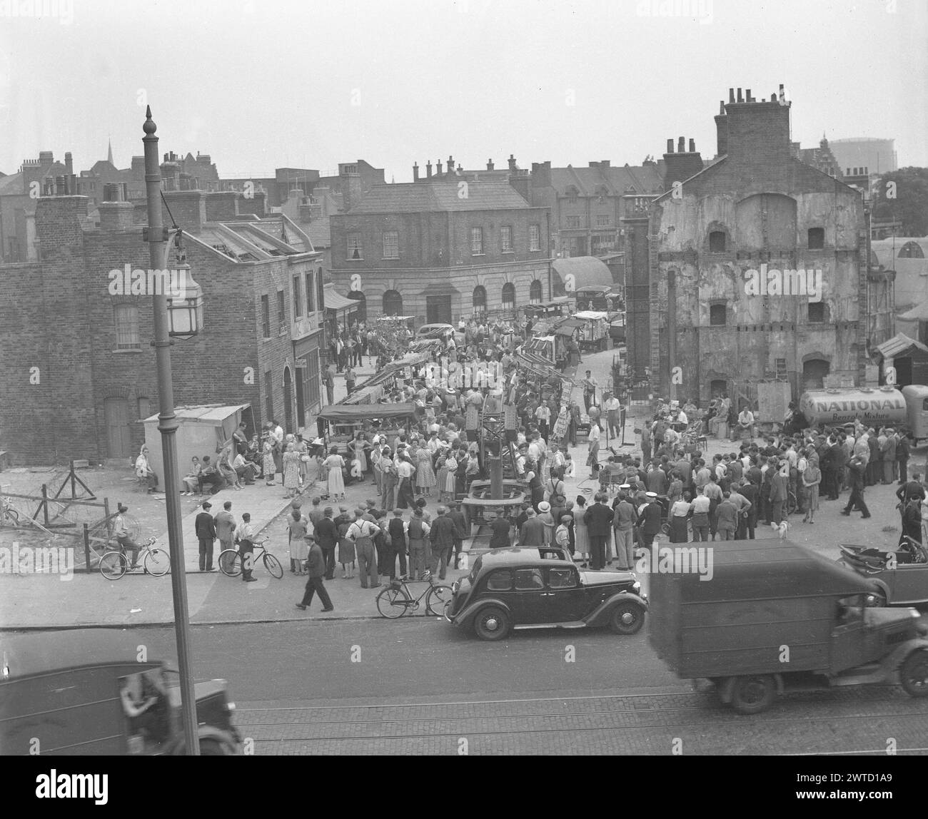 Filming the EALING comedy PASSPORT TO PIMLICO 1949 on location in a large bombsite in Lambeth Director HENRY CORNELIUS  Screenplay T.E.B. CLARKE Music GEORGES AURIC Ealing Studios Stock Photo