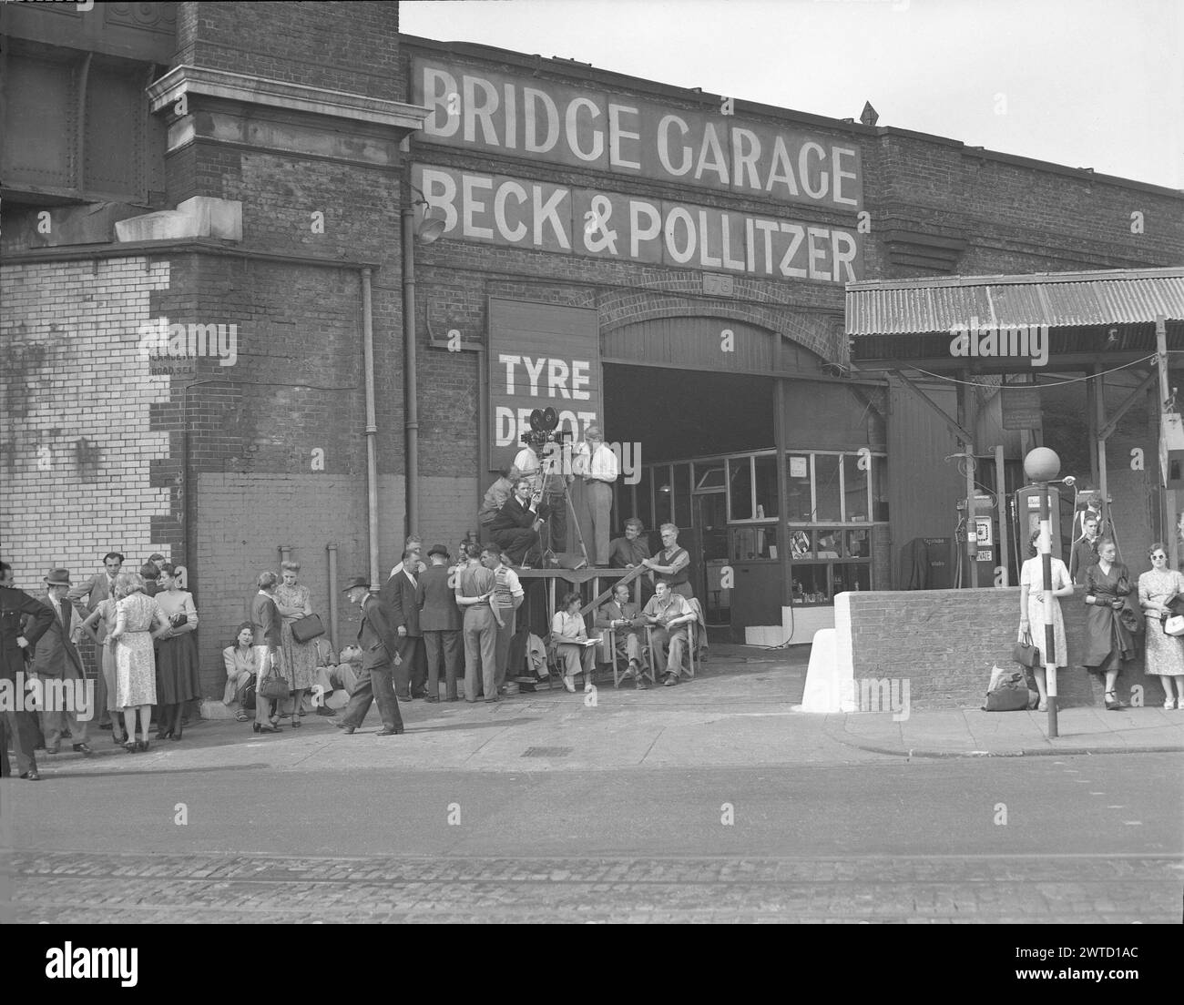 Filming the EALING comedy PASSPORT TO PIMLICO 1949 on location near a large bombsite in Lambeth Director HENRY CORNELIUS  Screenplay T.E.B. CLARKE Music GEORGES AURIC Ealing Studios Stock Photo