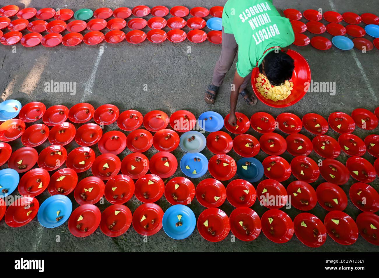 March 17, 2024, Dhaka, Dhaka, Bangladesh A volunteer prepares Ramadan Iftar for the homeless at