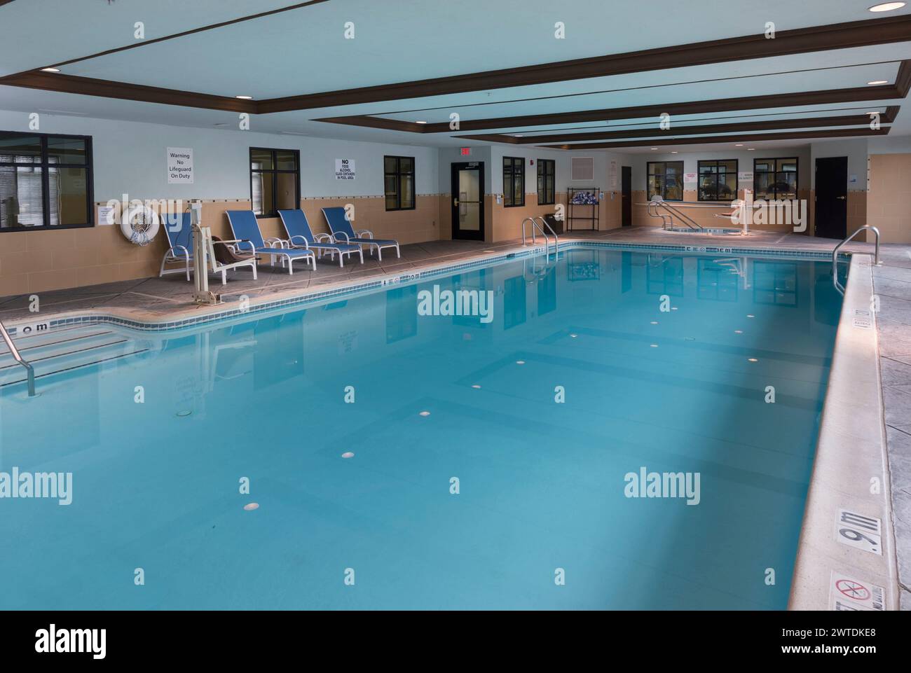Indoor pool hires stock photography and images Alamy