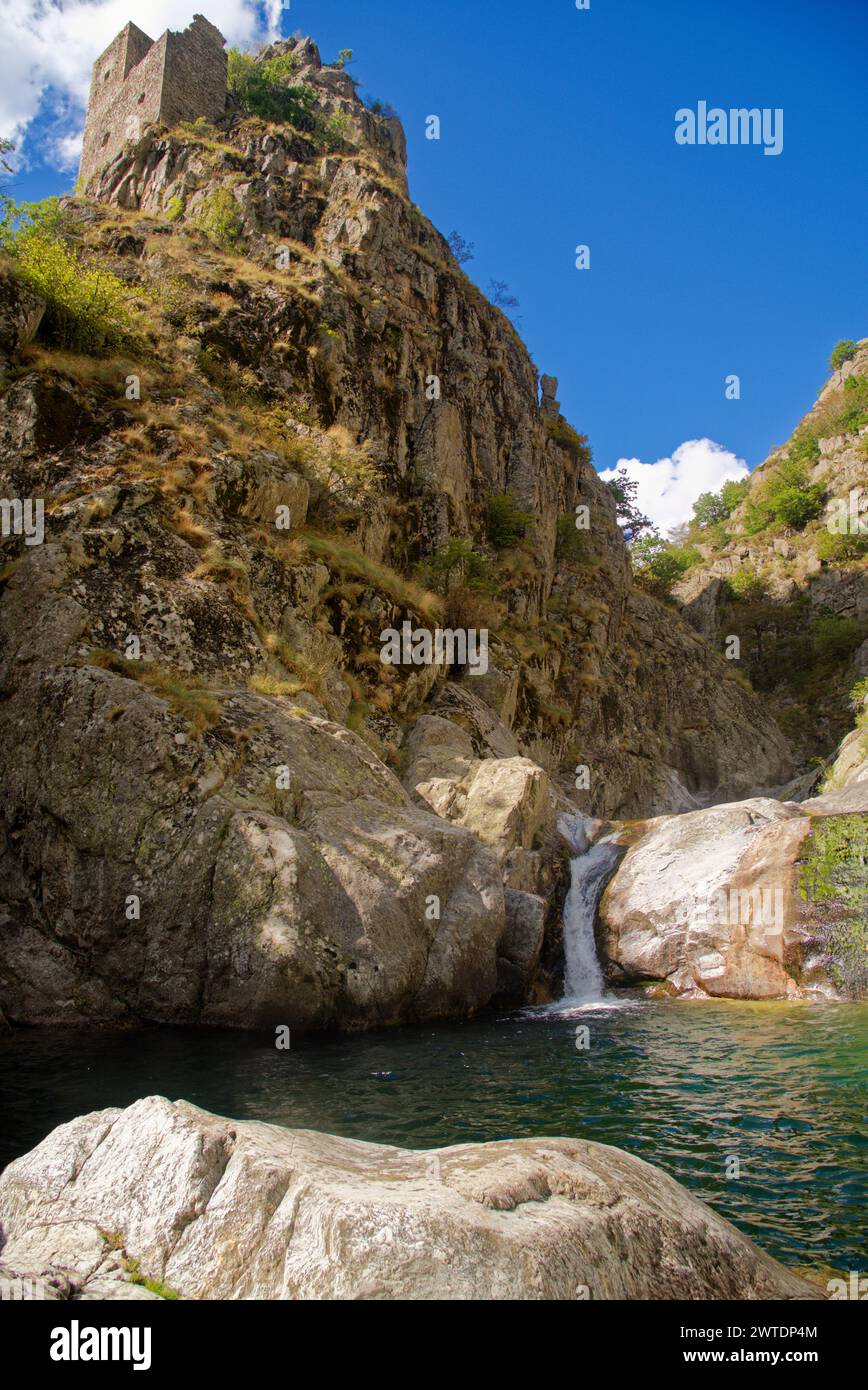 Rochers sur cascade hires stock photography and images Alamy