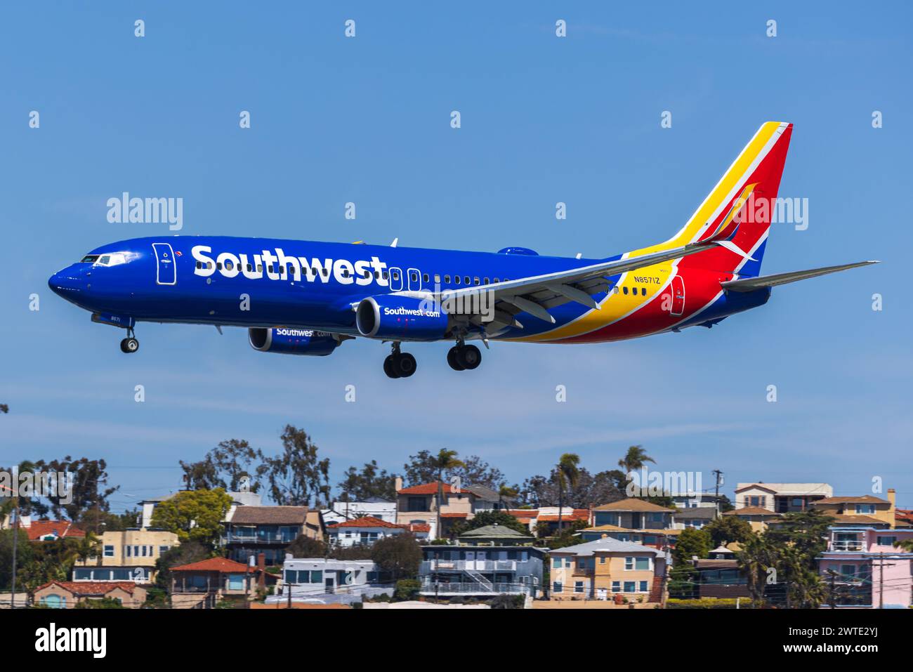 N8571Z Southwest Airlines Boeing 737-8H4(WL) landing at San Diego SAN (KSAN) Stock Photo
