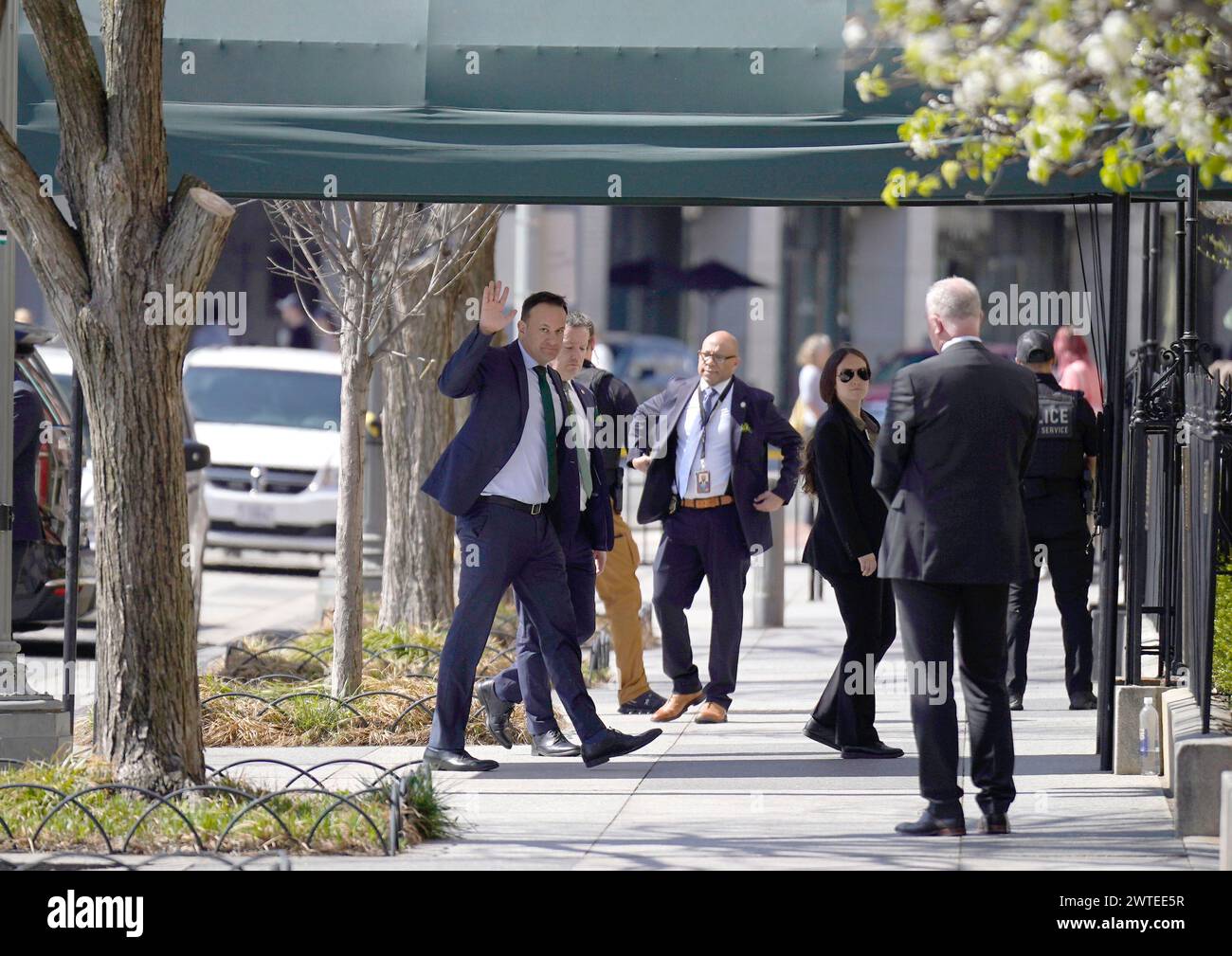 taoiseach-leo-varadkar-walking-into-blair-house-in-washington-dc