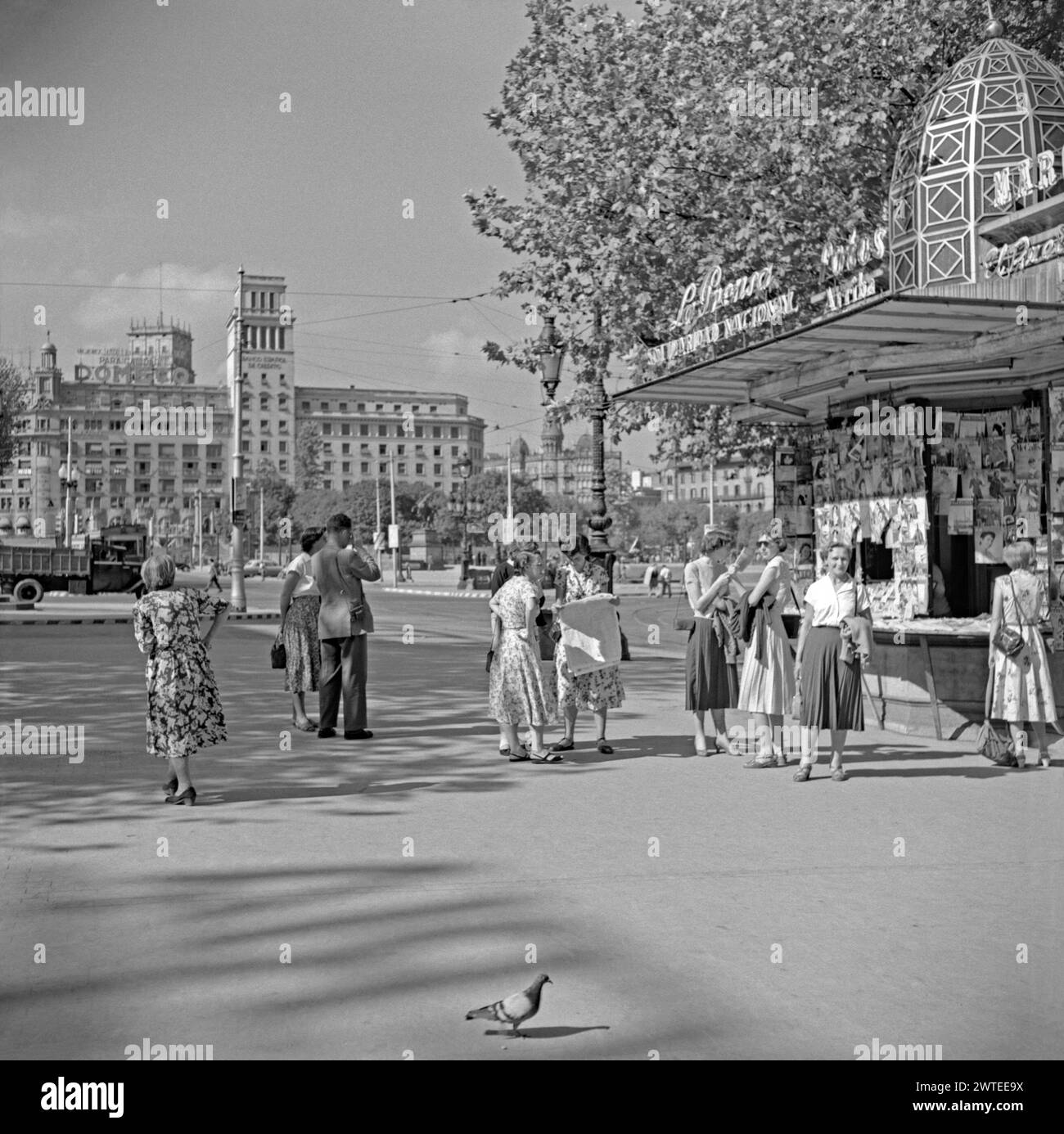 Plaza Catalunya Square Black And White Stock Photos Images Alamy plaza-catalunya-square-black-and-white-stock-photos-images-alamy