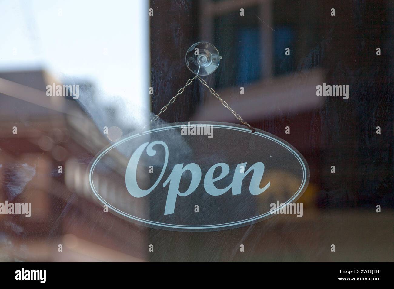 Open glass door hi-res stock photography and images - Alamy