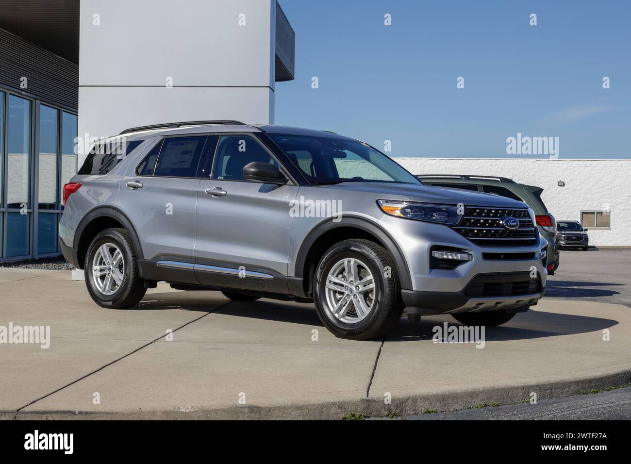 Greenwood March 16 2024 Ford Explorer XLT Display At A Dealership Greenwood March 16 2024 Ford Explorer XLT Display At A Dealership