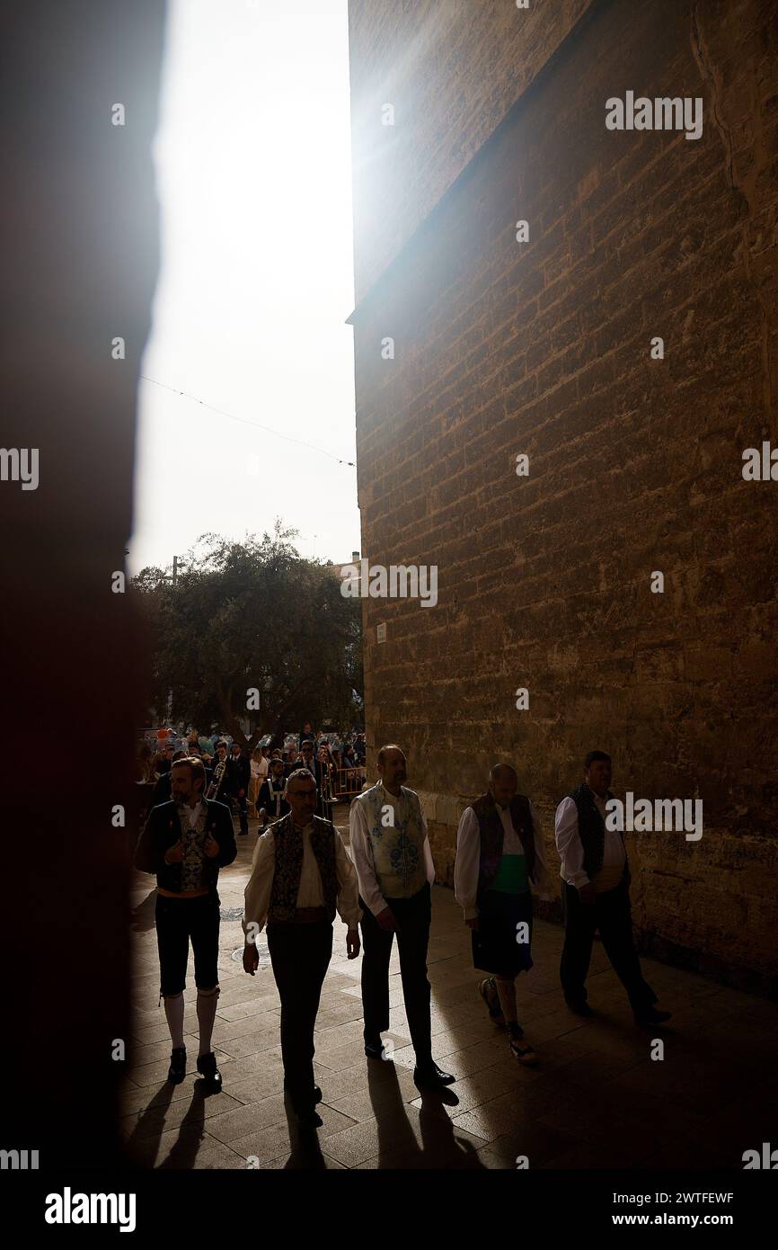 Falleros dressed in traditional costumes are walking towards the Plaza ...