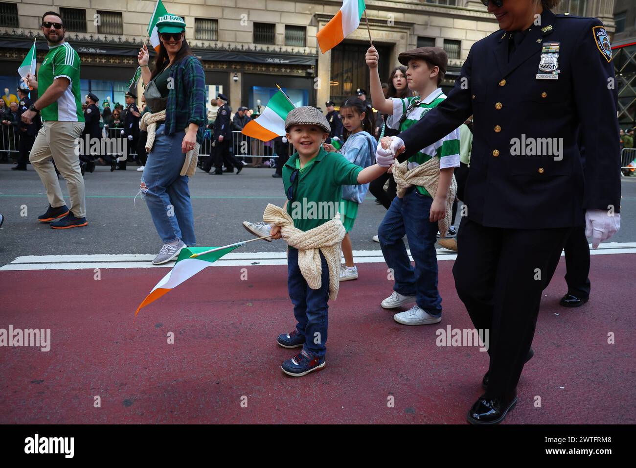 The New York City Police Department Emerald Society Band march in the ...