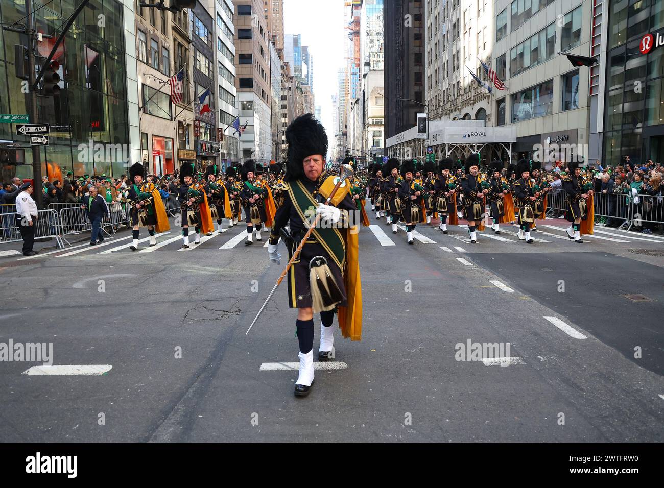 The New York City Police Department Emerald Society Band march in the ...